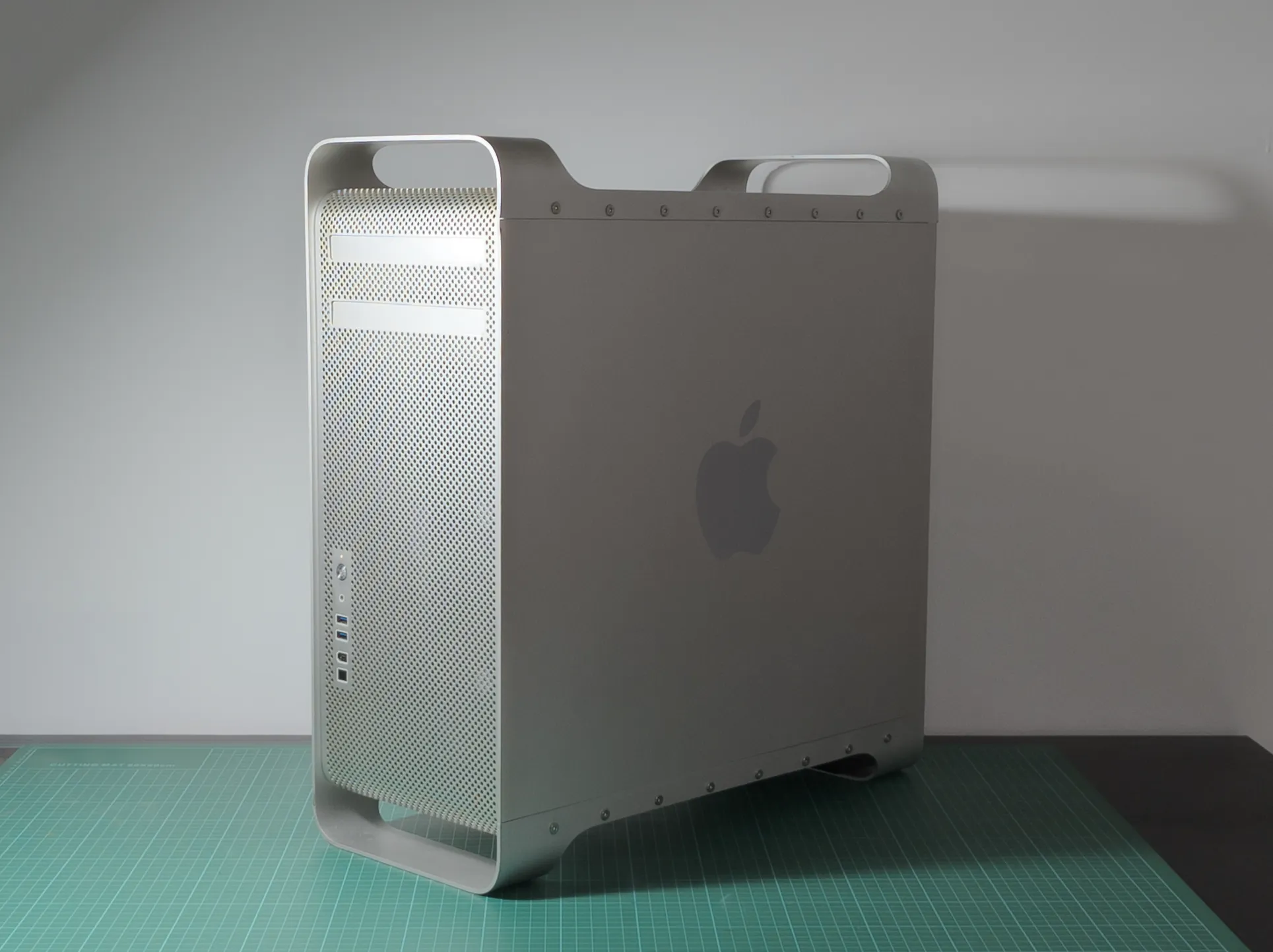 Mac Pro 1.1 (2006) m-atx conversion and restoration